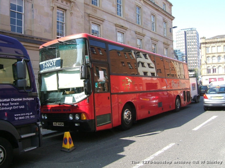abbjaz440401040507.JPG - JAZ 4404, A Band Bus Behind City Hall