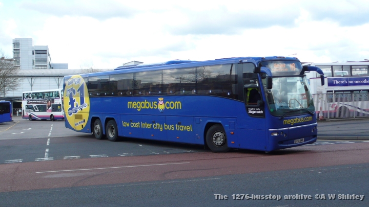 scb5400801020508.JPG - Megabus Panther 54008 Heading North