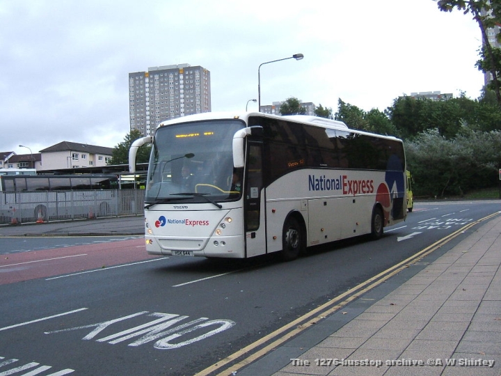 pohhsk64401071006.JPG - A Parks Of Hamilton, HSK 644, On National Express