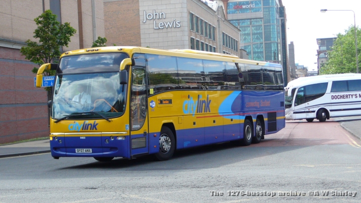 scs5403303100709.JPG - 54033 Of Stagecoach Strathtay Heading For Dundee On The M8