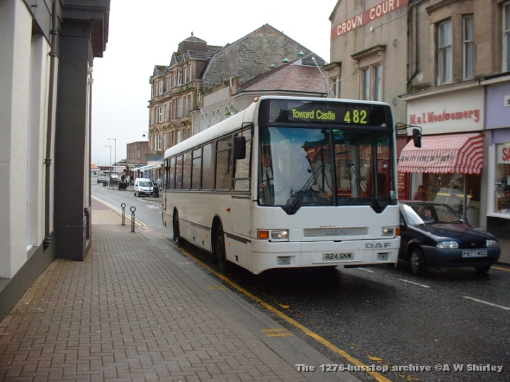 wcmr24gnw01280904.JPG - R24 GNW in seen on Dunoon Main Street