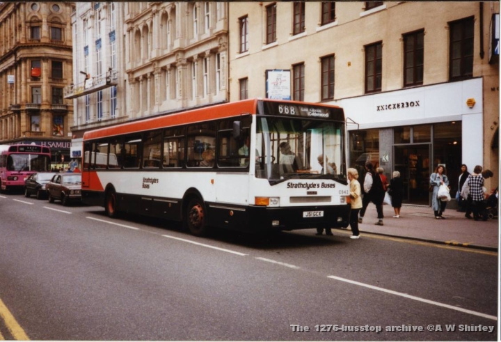 Scbj51gcx01alf.jpg - An Ikarus DAF on Argyle Street