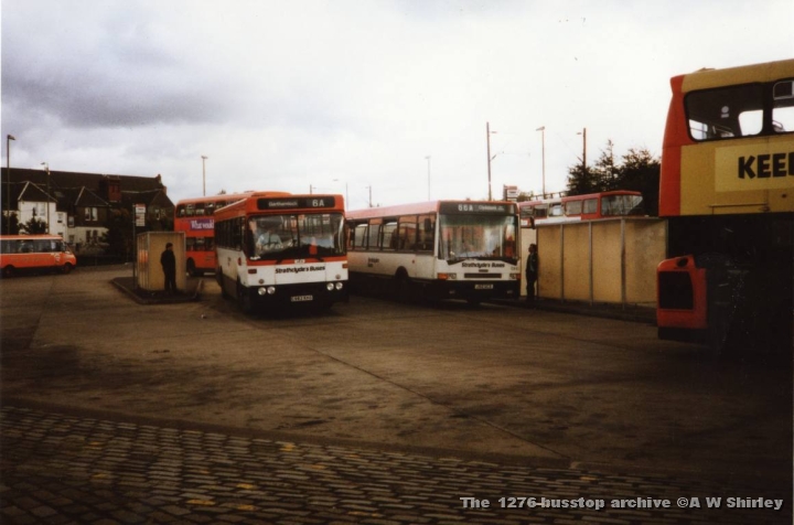 Scbj52gcx01alf.jpg - An Ikarus DAF at Clydebank Bus Station