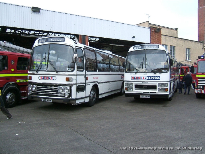 gvvt_2007_1014_026_.JPG - Two Generations Of National Express Coach