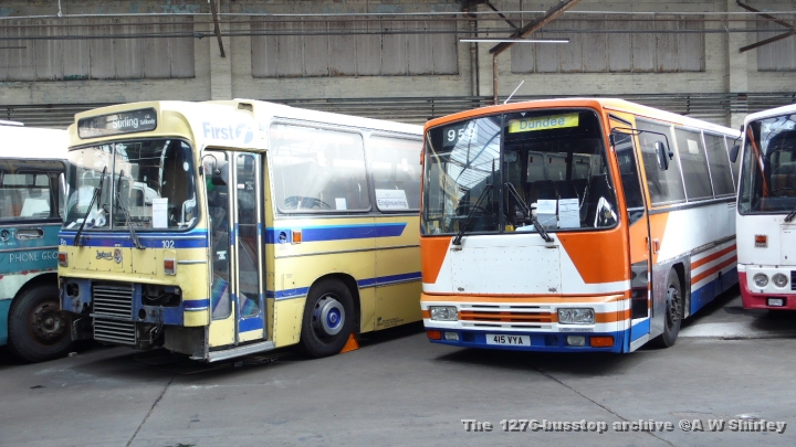 gvvt09_2008_1012415vya02.JPG - Strathtay 415 VYA Alongside A T Type Leopard