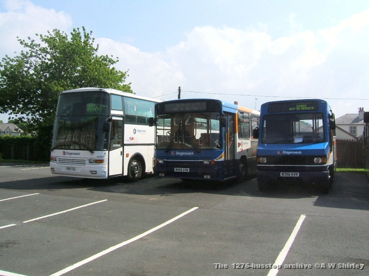 scw2058301kod07.JPG - Western 20583 Between One Of The Berkhof Coaches And A Minibus At The Rear Of The Council Offices