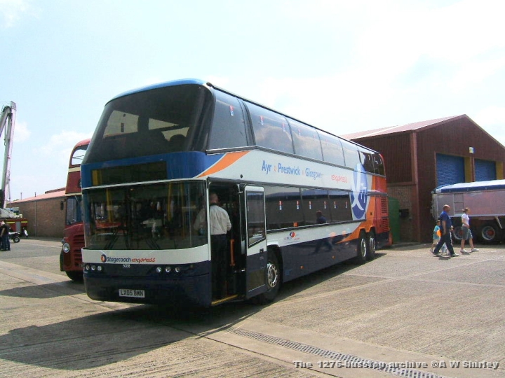 scw5013801kod07.JPG - Skyliner 50138, Now In X77 Livery.  A Big Improvement On Megabus Colours