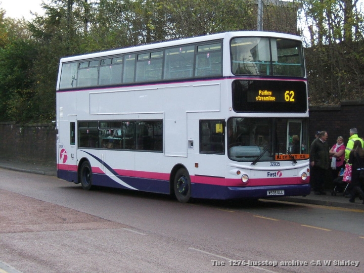 fig3293501091107.JPG - First Glasgow Trident 32935 At Clydebank Railway Station