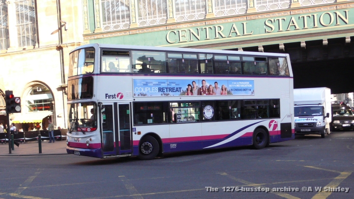 fig3293701161009.JPG - First Glasgow Trident 32937 Turning Onto Hope Street