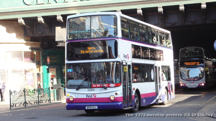 fig3294101161009.JPG - First Glasgow 32941, One Of The ALX Bodied Tridents That Retains Its Centre Door