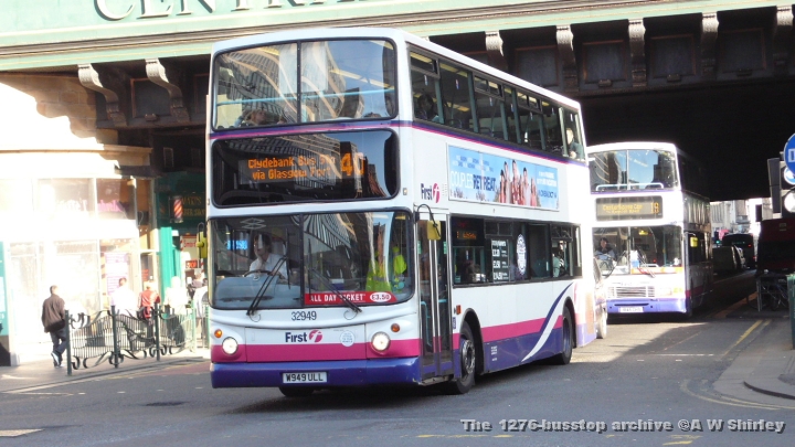 fig3294901161009.JPG - Trident 32949 Of First Glasgow Heading For Clydebank On The 40