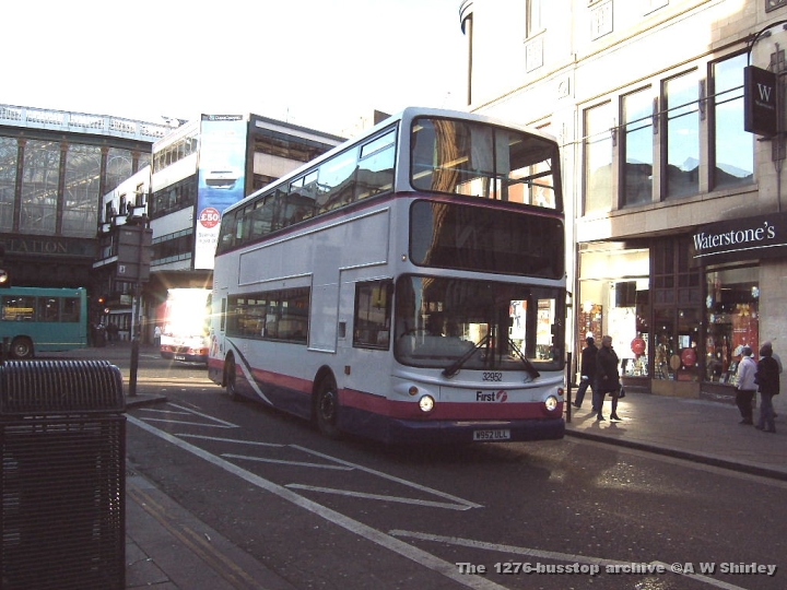 fig3295201141107.JPG - First Glasgow Trident 32952 On Argyle Street