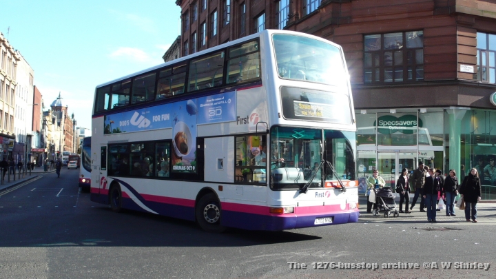 fig3312201161009.JPG - Trident 33122 Of First Glasgow With Missing Masking Around The LCD Display