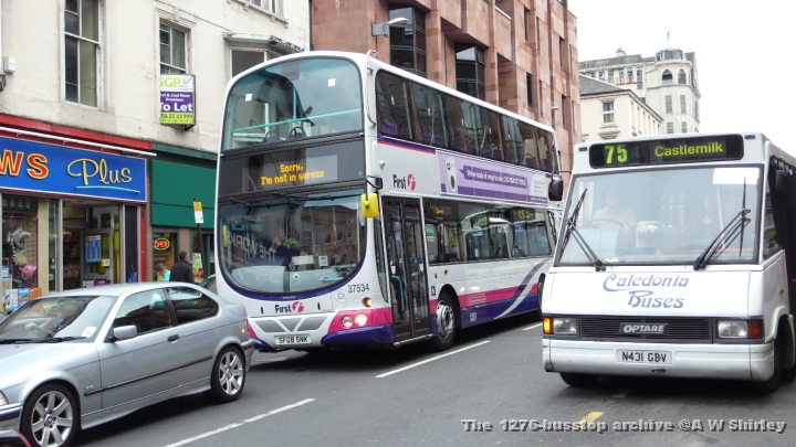 fig3753401220808.JPG - First Glasgow B9 37534 Running NIS In The City