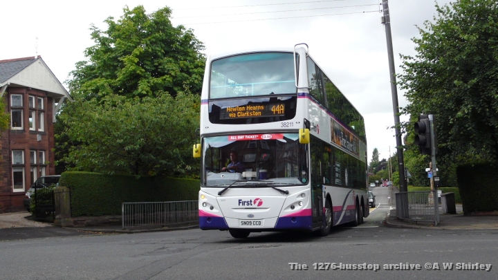 fig3821101100809.JPG - First Glasgow Enviro 500 38211 Turning Out Of Victoria Park Gardens South On The 44A