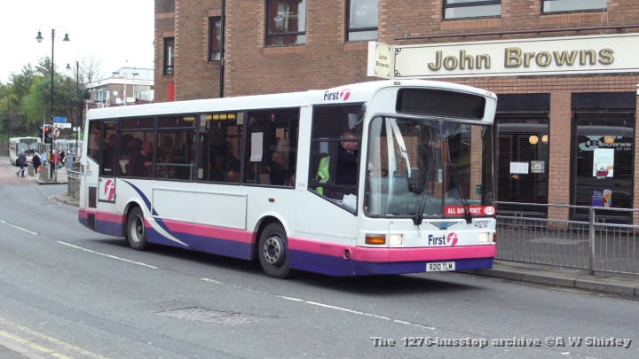 fig4121001211009.JPG - Dart 41210 Of First Glasgow Is On The 215 To Balloch, Not Surprisingly There Bas A B10M On The 81