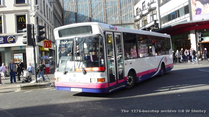 fig4127801161009.JPG - First Glasgow Dart 41278 Making The Turn From Argyle Street Onto Jamaica Street