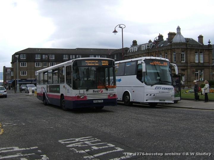 fig6150001080907.JPG - First Glasgow 61500 Passing The New Competition For Glasgow Passengers