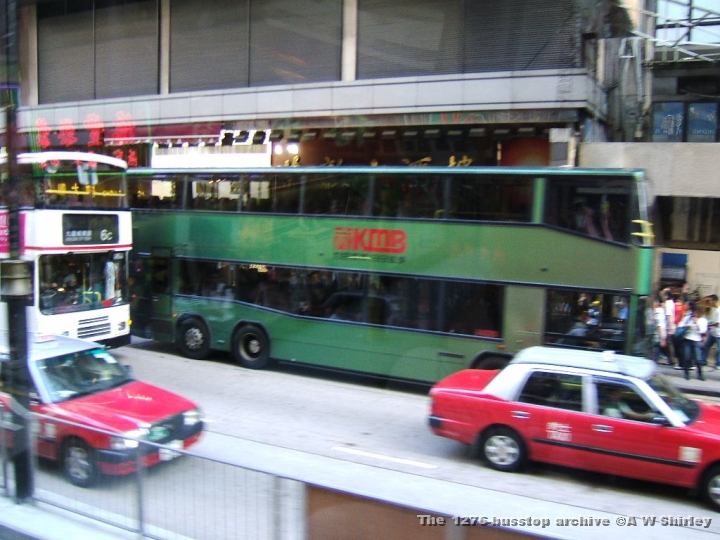 Dscf0634.jpg - A Mettalic Green Neoplan
