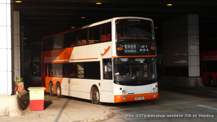 lwb10601241108.JPG - Long Win Trident 106 In The Covered Part Of Tung Chung Bus Station