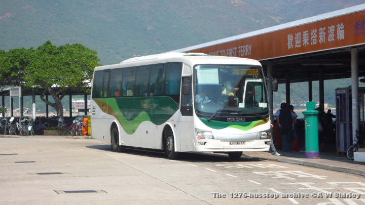 nlbils12802241108.JPG - NLB Isuzu ILS128 Arriving At Mui Wo Ferry Terminal On The 3M
